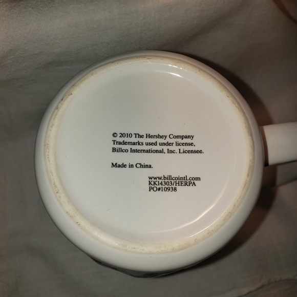 Super Cute Hershey Chocolate Mug with Hershey Candy Bar, Hershey Kiss and Reeses - Picture 8 of 8